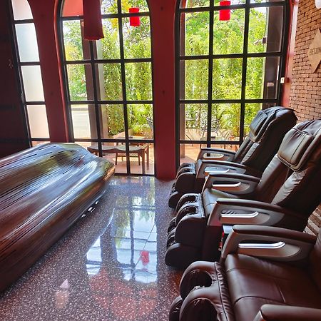 The Guest Arak Boutique Hotel Чиангмай Екстериор снимка